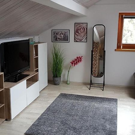 Kleine Gemuetliche Mansardenwohnung Im Suedosten Muenchens Assling Экстерьер фото