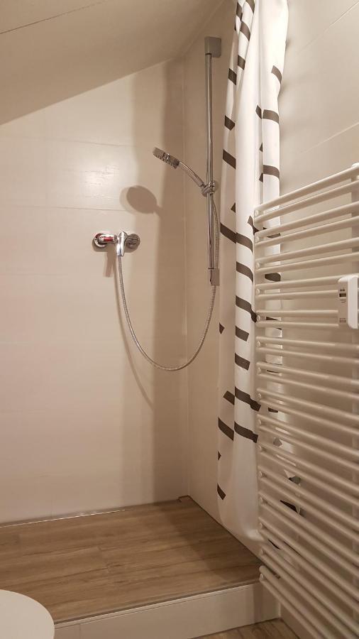 Kleine Gemuetliche Mansardenwohnung Im Suedosten Muenchens Assling Экстерьер фото