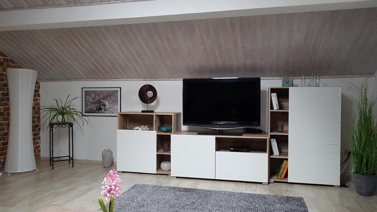 Kleine Gemuetliche Mansardenwohnung Im Suedosten Muenchens Assling Экстерьер фото