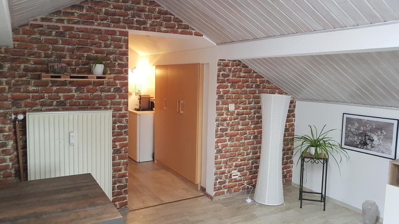 Kleine Gemuetliche Mansardenwohnung Im Suedosten Muenchens Assling Экстерьер фото