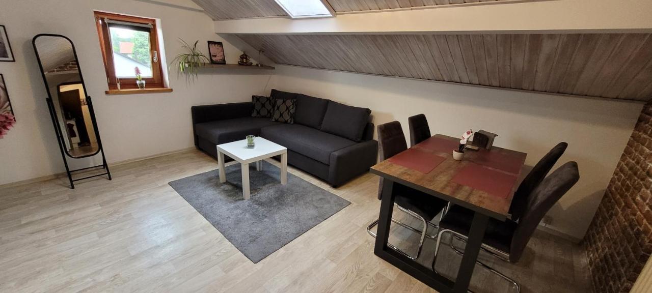 Kleine Gemuetliche Mansardenwohnung Im Suedosten Muenchens Assling Экстерьер фото
