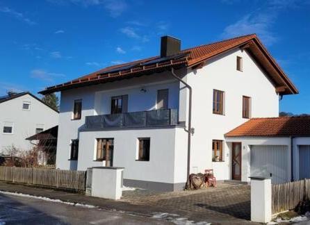Kleine Gemuetliche Mansardenwohnung Im Suedosten Muenchens Assling Экстерьер фото
